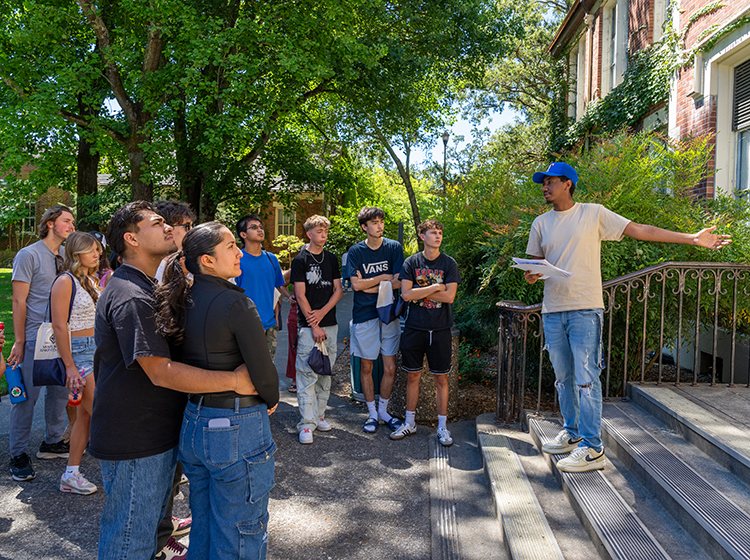 A student ambassador speaks in front of a group of new students at SRJC’s Welcome Day on the Santa Rosa campus. 